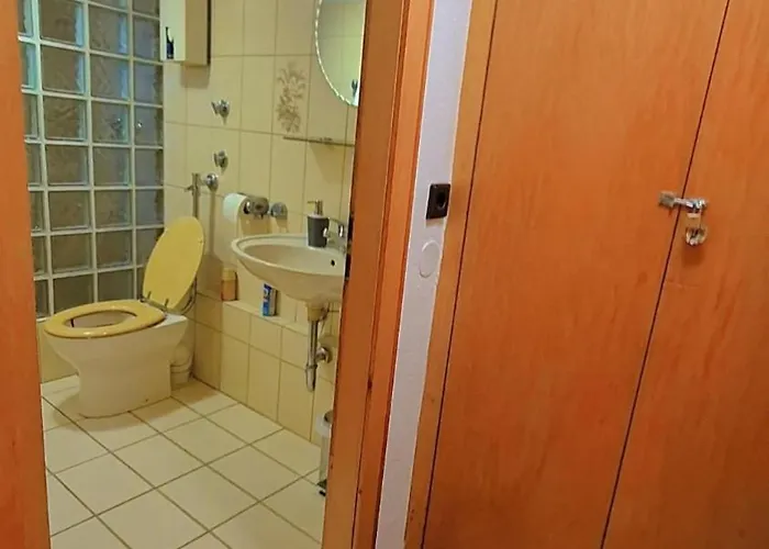 Einzelzimmer Wohnkeller In Alstaden Fuer 3 Personen Ohne Kueche, Gefrierschrank Und Mikrowelle Vorhanden!! Lejlighed Oberhausen (North Rhine-Westphalia)