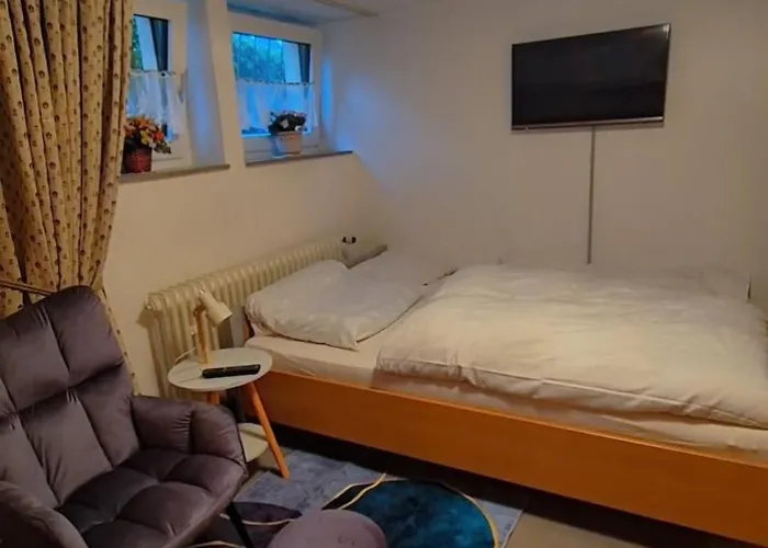 Einzelzimmer Wohnkeller In Alstaden Fuer 3 Personen Ohne Kueche, Gefrierschrank Und Mikrowelle Vorhanden!! *