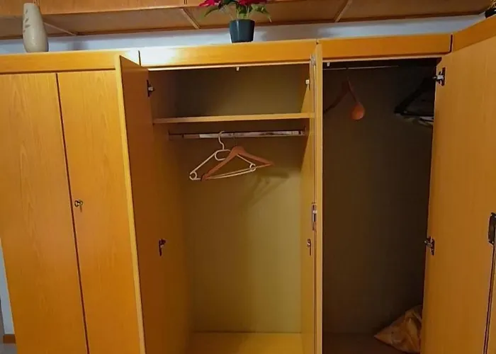 Einzelzimmer Wohnkeller In Alstaden Fuer 3 Personen Ohne Kueche, Gefrierschrank Und Mikrowelle Vorhanden!! Lejlighed Oberhausen (North Rhine-Westphalia)