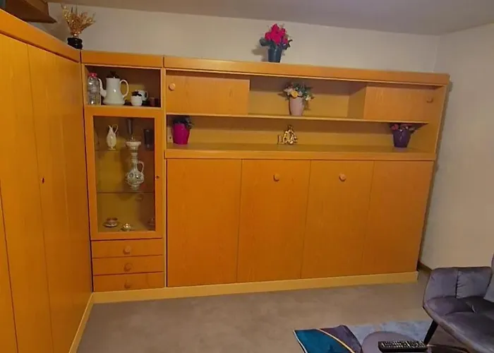 Einzelzimmer Wohnkeller In Alstaden Fuer 3 Personen Ohne Kueche, Gefrierschrank Und Mikrowelle Vorhanden!! *